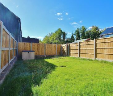 3 bedroom end of terrace house to rent - Photo 2