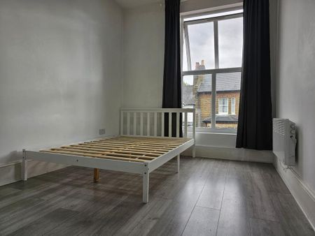 3 bedroom flat to rent - Photo 5