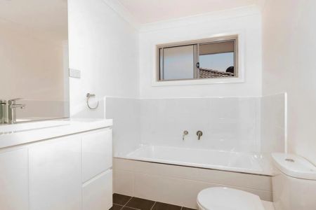 Three Bedroom Townhouse - Photo 3