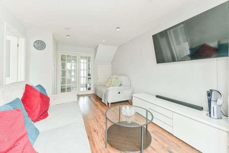 Allan Close, New Malden, KT3 - Photo 5