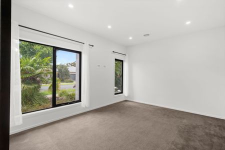 Stunning 4-Bedroom Home in Mickleham - Photo 4