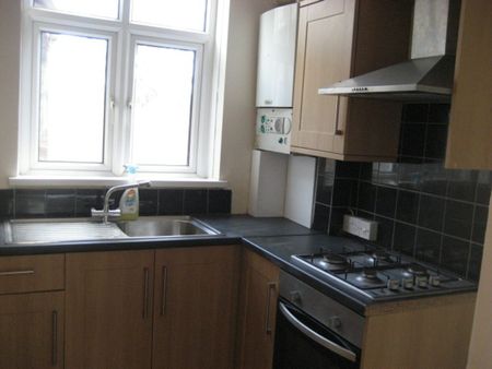 Terraced House to rent on - Photo 3