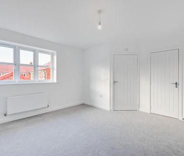 3 bedroom semi-detached house to rent - Photo 2