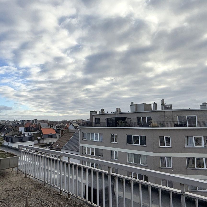 Gerenoveerd Penthouse met twee terrassen en een prachtig uitzicht! - Photo 1