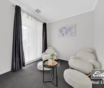 GRAND FAMILY HOME WITH SPACE, STYLE & FLEXIBILITY! - Photo 2