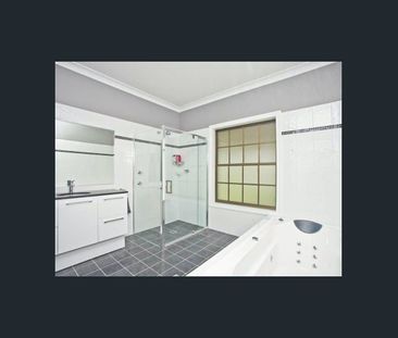 CLASSIC COUNTRY LIVING! - Photo 3