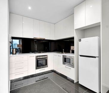 FURNISHED 18TH FLOOR APARTMENT WITH FANTASTIC SOUTHBANK LIFESTYLE! - Photo 6
