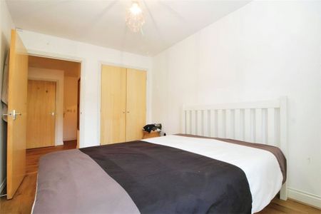 Heathside Road, Woking, Surrey, GU22 7EU - Photo 2