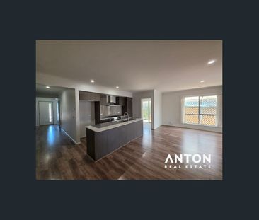 Modern & Spacious Family Living in the Heart of Tarneit - Photo 1