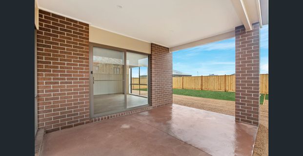 Oversized family home in the heart of Mount Duneed! - Photo 1