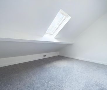 4 bedroom Semi-detached house to rent - Photo 5