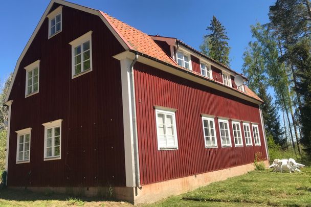 Naturnära tvåa i markplan – el, värme och p-plats ingår - Foto 1