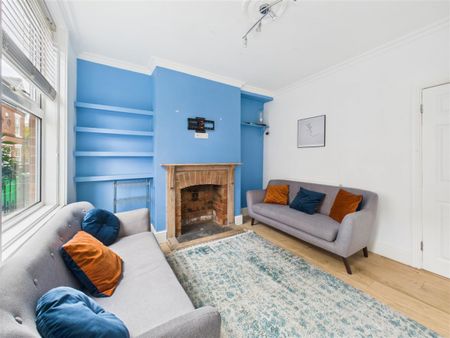 3 bedroom Terraced House to rent - Photo 2