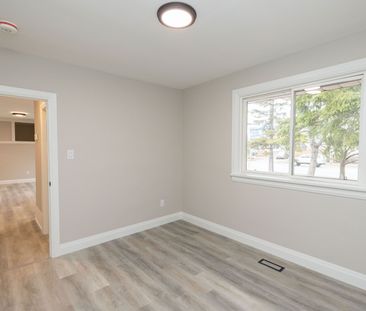 For Lease - 402 Third Line, Oakville, Ontario - Photo 1