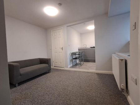 Studio to rent - Photo 2