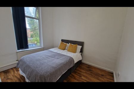 3 Bed Flat, Polygon Road, M8 - Photo 2