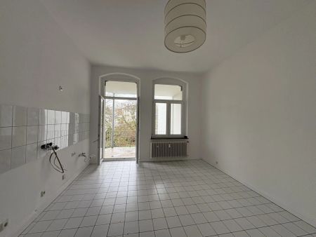 2-Zimmer Altbau mit Balkon zum Verlieben: Renoviert in Pempelfort! - Photo 4