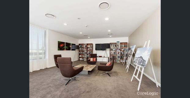 Luxury Lifestyle, Ideal Location - Photo 1