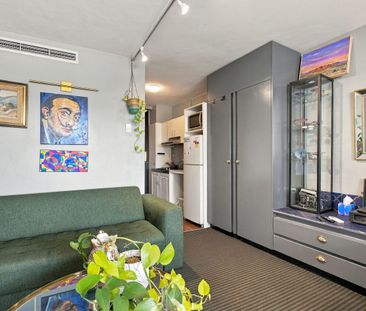 Fully furnished affordable studio apartment in a prime Spring Hill ... - Photo 1