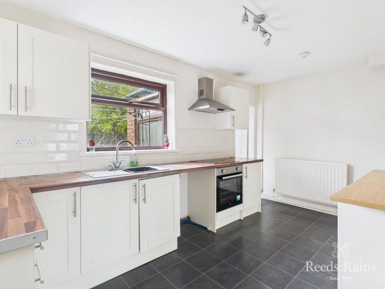 3 bedroom semi-detached house to rent - Photo 1