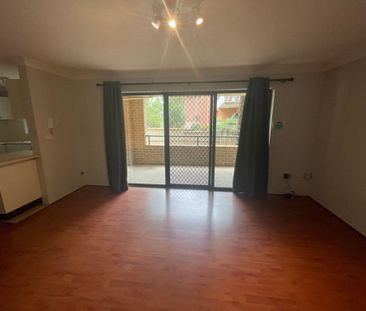 Comfortable & Convenient 2 Bedroom Apartment - Photo 2