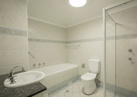 Two Bedroom Apartment with Parking - Photo 5