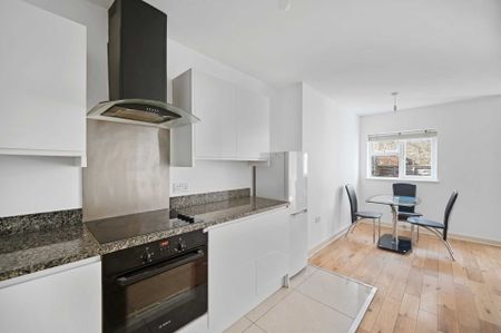 Price £400 pw - Available Now - Furnished - Photo 4