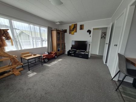 Warm 2-Bedroom Home + Big Deck + Private Garden - Photo 2