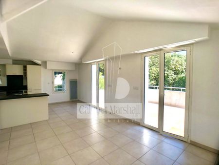 Location Appartement 3 pièces 64m² NICE 06100 - Photo 2