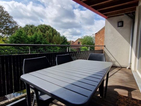 IXELLES: APPARTEMENT MEUBLE 2 CHAMBRES + TERRASSE + PARKING - Ixelles - Foto 1