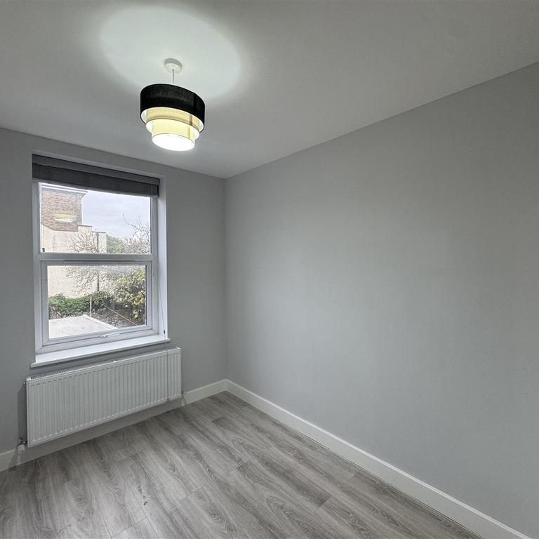 3 bedroom flat to rent - Photo 1