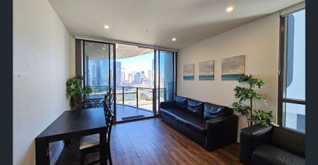 Stylish 2-Bedroom Apartment with 2 Bathrooms and 1 Private Carpark in Prime South Brisbane Location - Photo 2