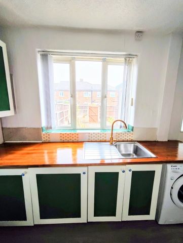 2 Bed End Terrace, Salford Manchester House, M6 - Photo 2