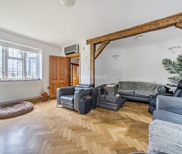 5 bedroom detached house to rent - Photo 2