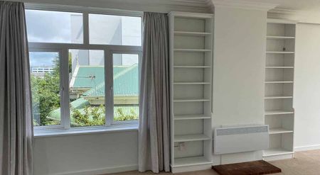 A beautiful, large, light apartment - Photo 4