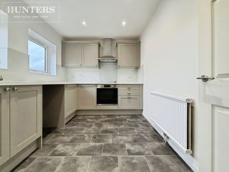 2 bedroom Flat To Let - Photo 2