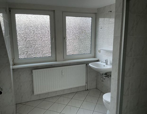 Schöne 2-Zimmer-Wohnung mit Tageslichtbad in Zeven. Ab sofort anmietbar - Foto 1