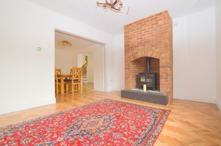 Detached House - Photo 4