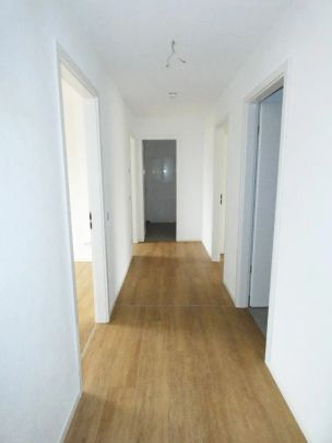 Moderne 3-Zimmer-Wohnung mit Einbauküche, großem Balkon und Aufzug! - Foto 1