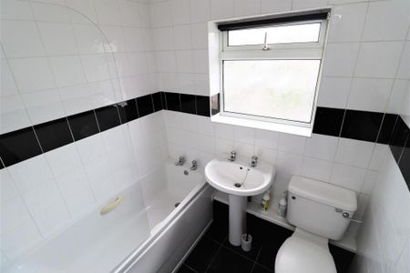 4 bedroom terraced house to rent - Photo 4