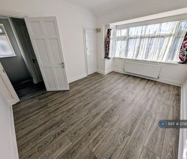 3 bedroom semi-detached house to rent - Photo 6