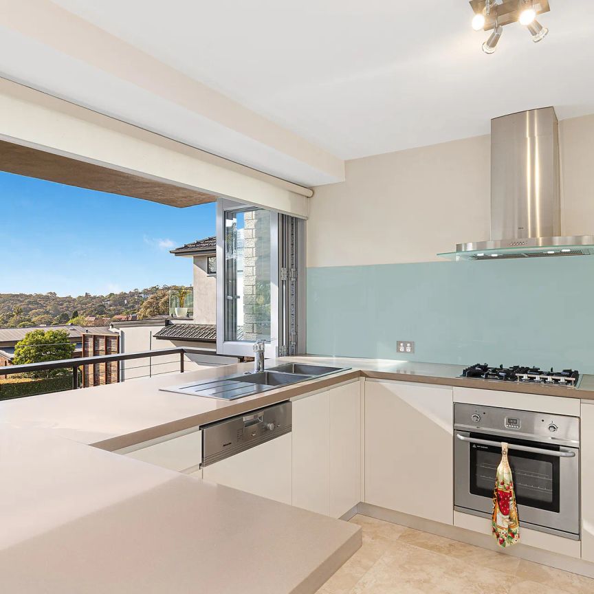 Executive Residence in Tranquil Setting - Photo 1