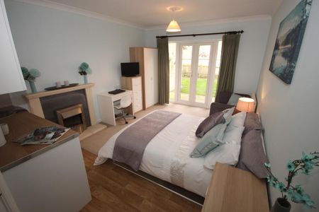 1 bedroom in a house share to rent - Photo 4