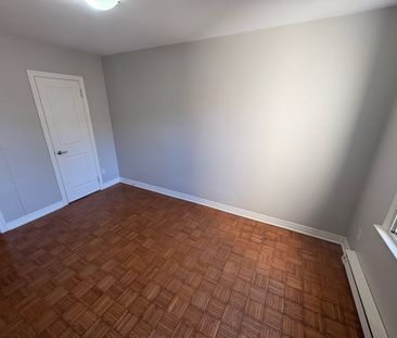 For Lease - 341 Lakeshore Road Unit# 2, Oakville, Ontario - Photo 4