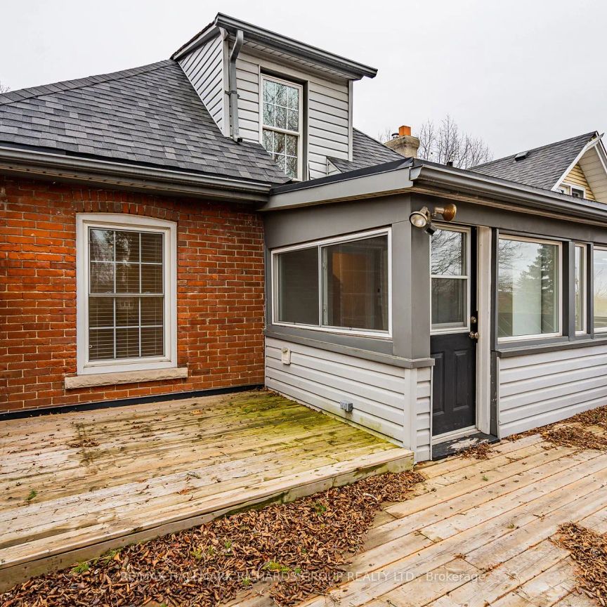 Detached Home For Lease | E9036091 - Photo 1