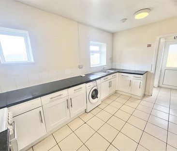 2 bedroom semi-detached house to rent - Photo 4