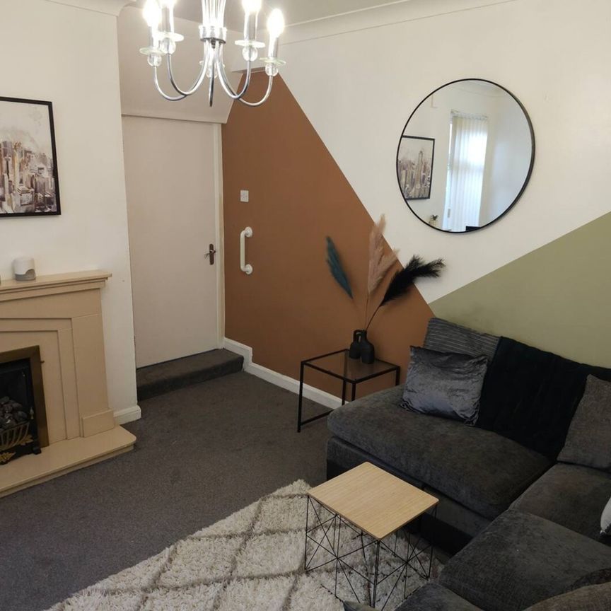 5 Bed Semi-Detached House, Richmond Mount, LS6 - Photo 1