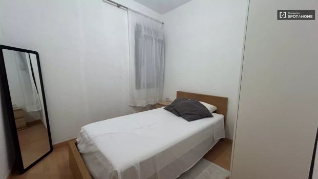 Rooms for rent in 2-bedroom apartment in Ciutat Vella - Foto 1
