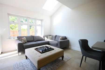 4 bedroom detached house to rent - Photo 4