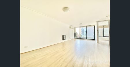 Supersized Summit Entertainer in Convenient Southbank Locate - Photo 2